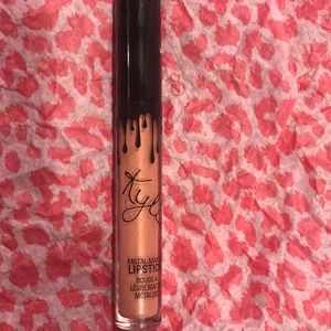 Kylie Metal Matte lipstick in Heir